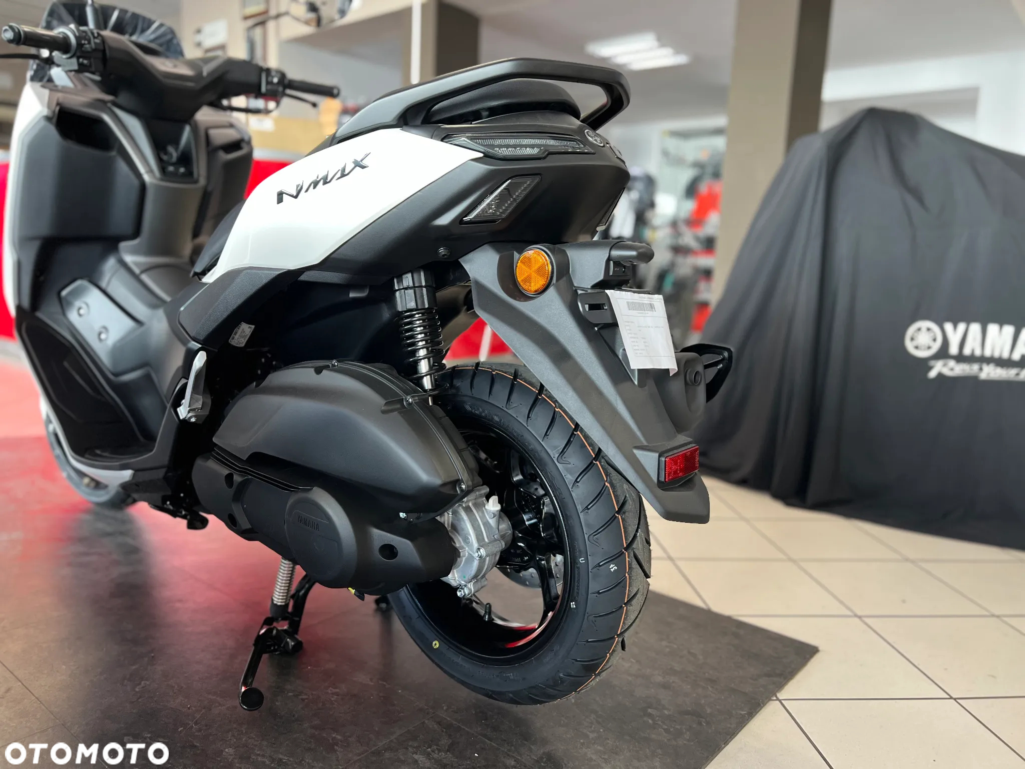 Yamaha NMAX - 17