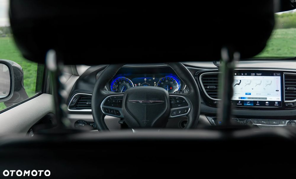 Chrysler Pacifica - 30