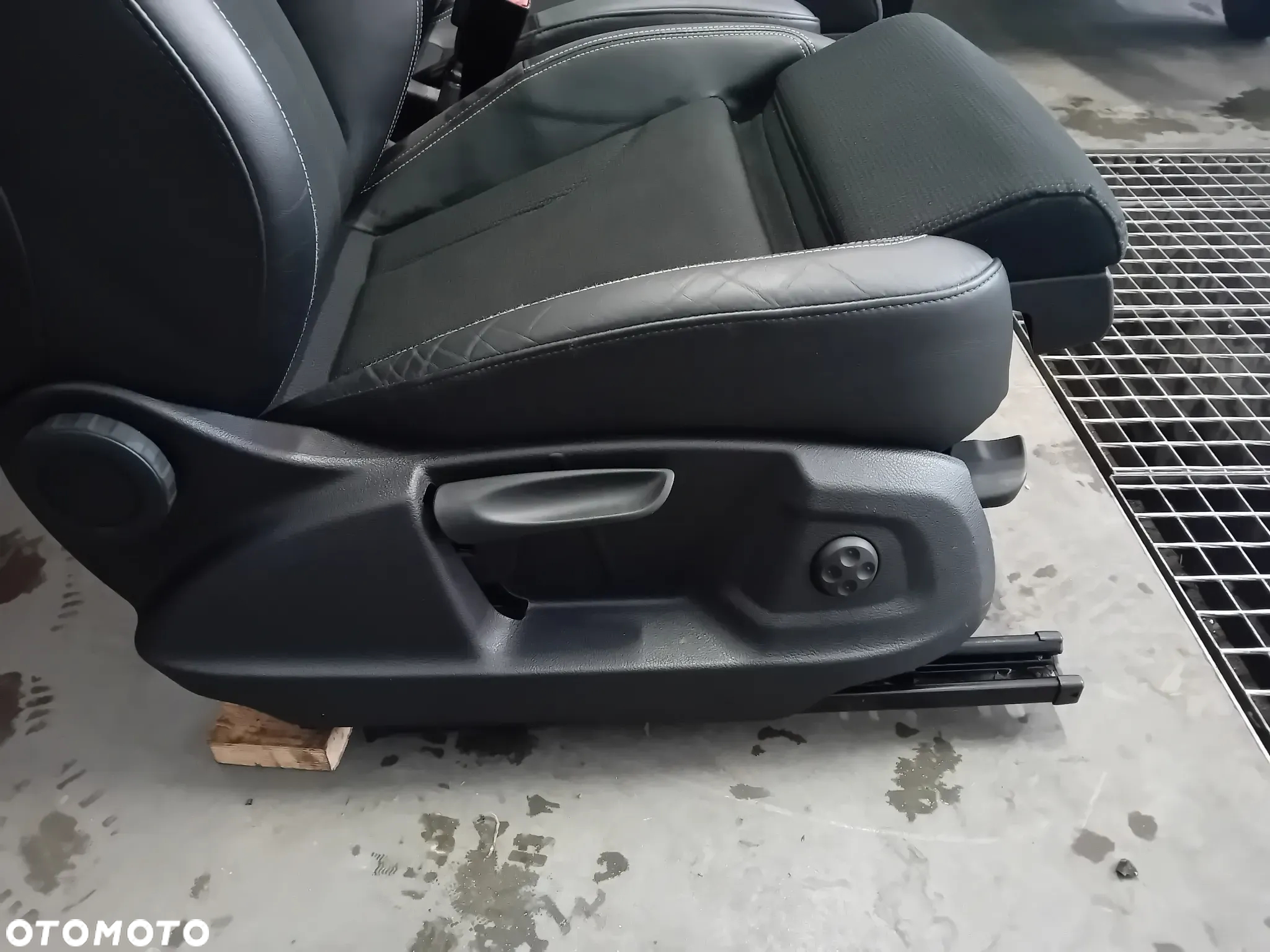 fotele przód kanapa tył półskóry Audi Q3 S-line komplet 2015 - 10