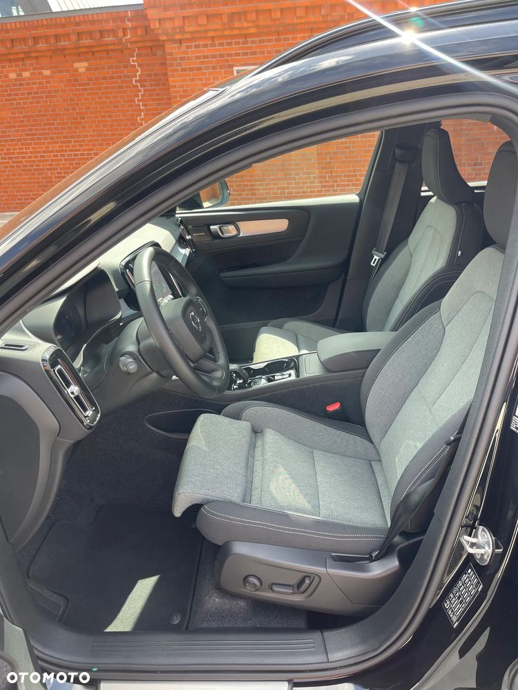 Volvo XC 40 B4 Plus Black Edition - 10