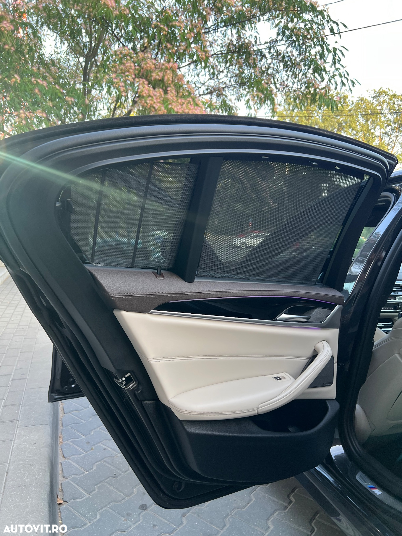 BMW Seria 5 550i xDrive - 12