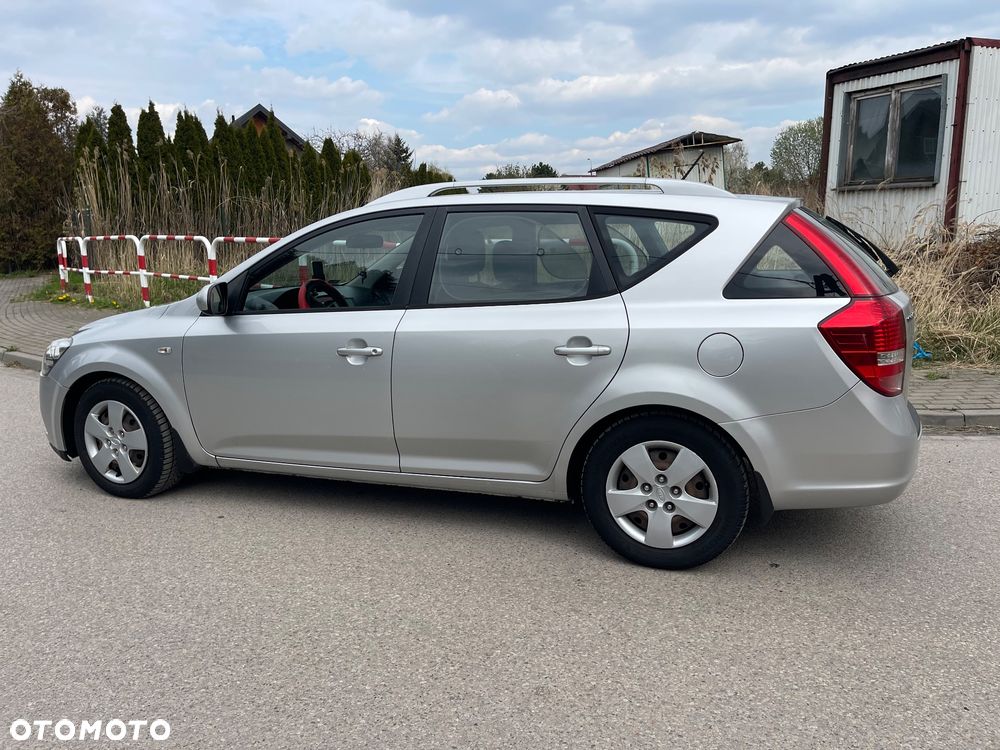 Kia Ceed - 9