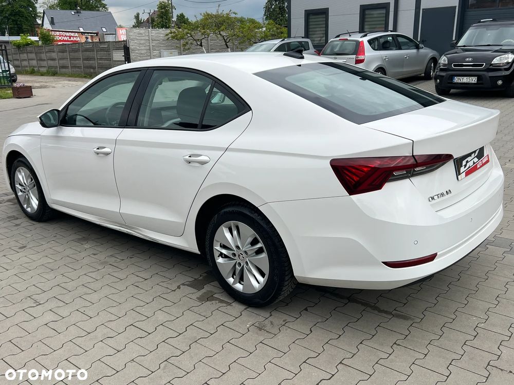 Skoda Octavia 2.0 TDI DSG Ambition - 3