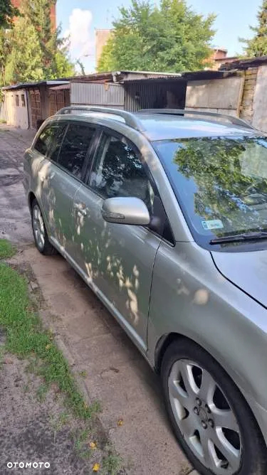 Toyota Avensis 2.0 D-4D Sol - 2