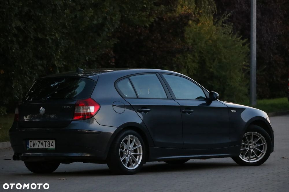 BMW Seria 1 120i - 32