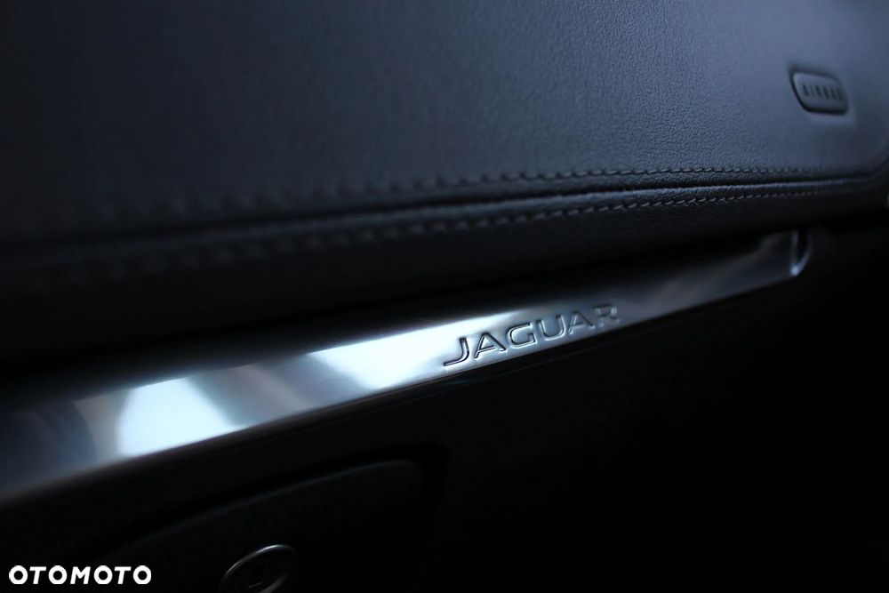 Jaguar F-Pace 2.0 i4D AWD Prestige - 13