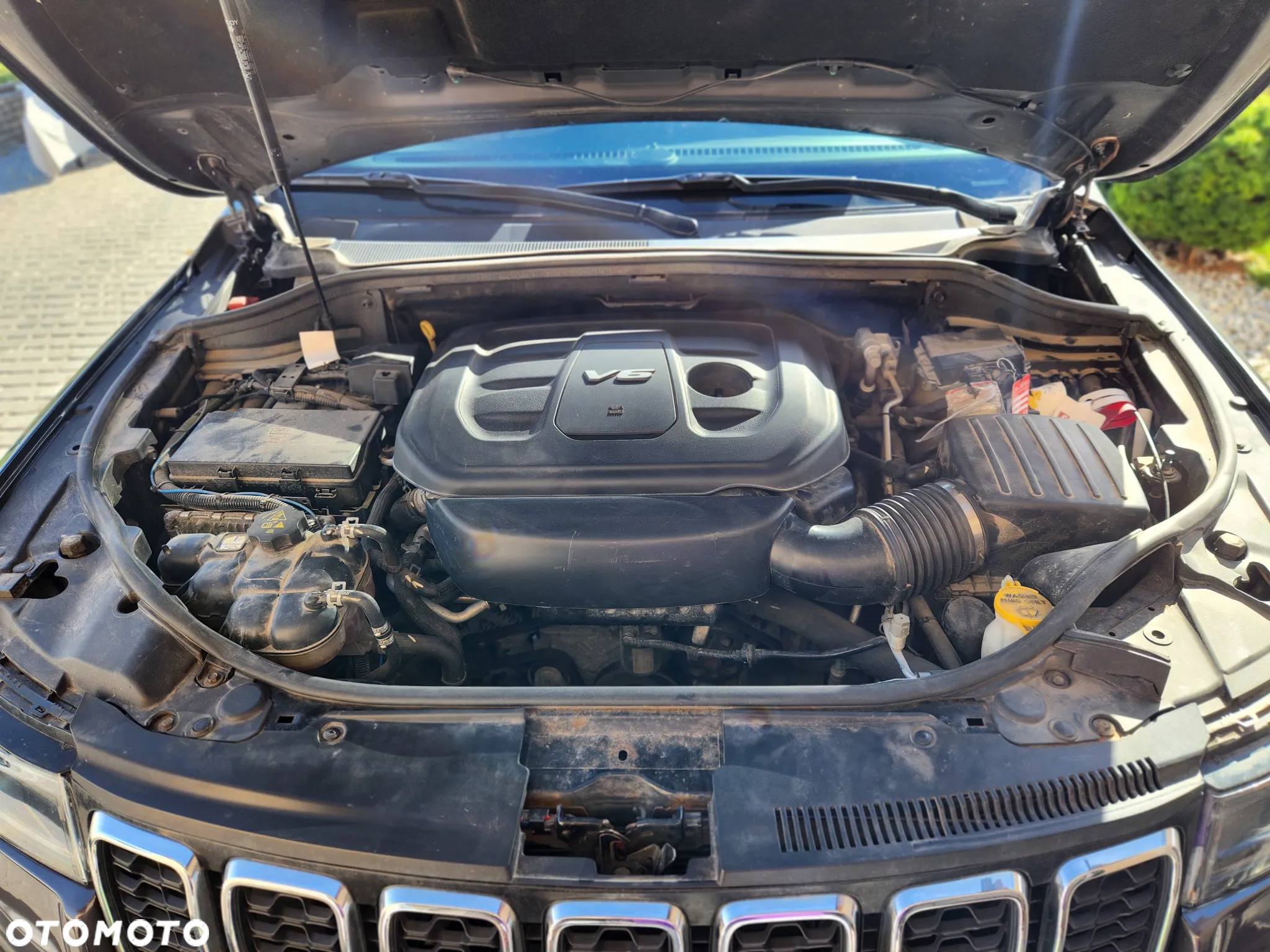 Jeep Grand Cherokee - 24