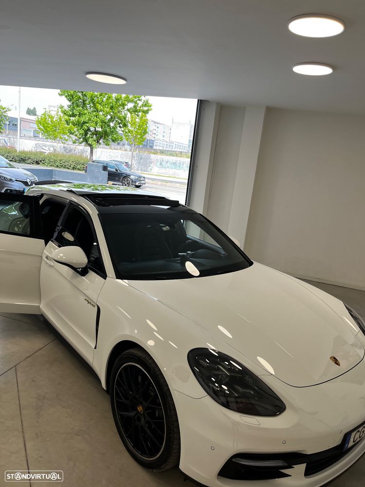 Porsche Panamera 4 E-Hybrid 10 Years Edition - 36