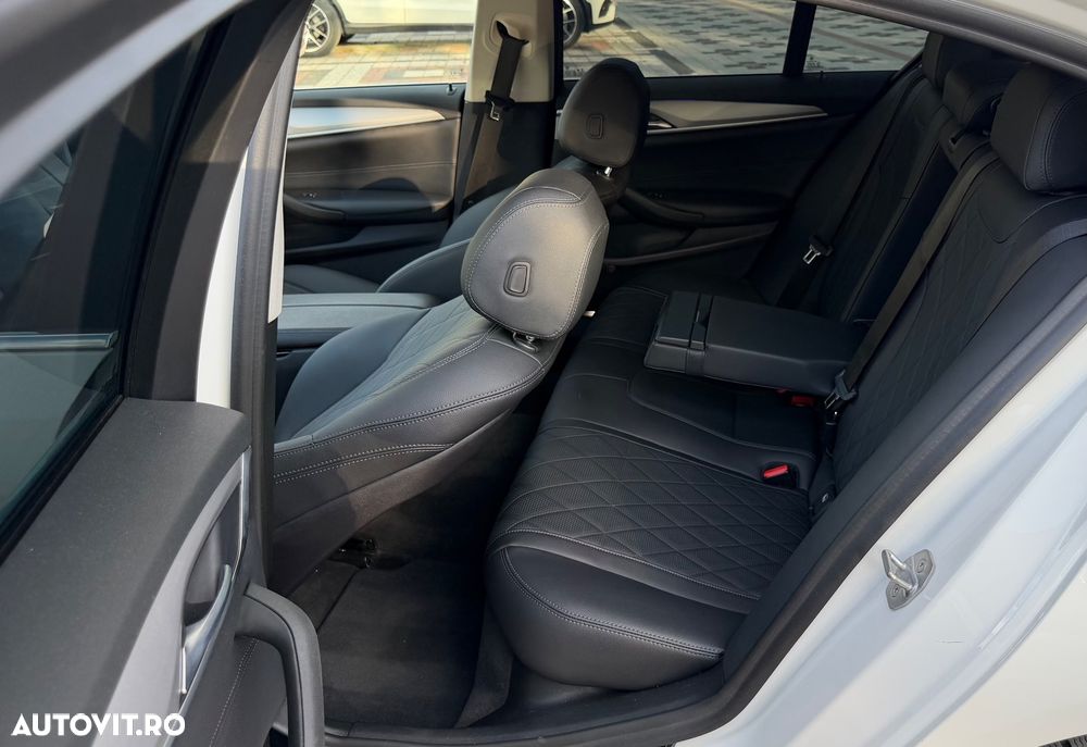 BMW Seria 5 530e AT PHEV - 39