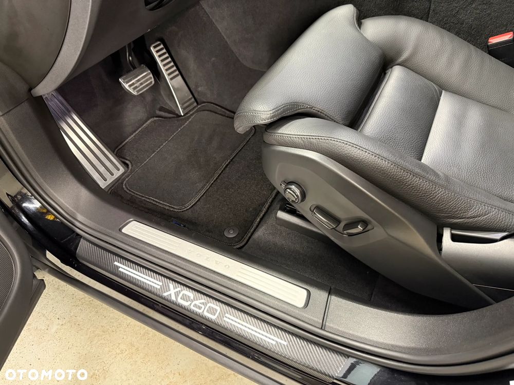 Volvo XC 60 B4 D AWD Geartronic Momentum Pro - 25