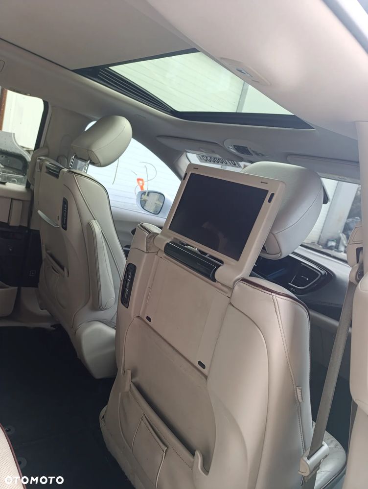 Chrysler Pacifica - 17