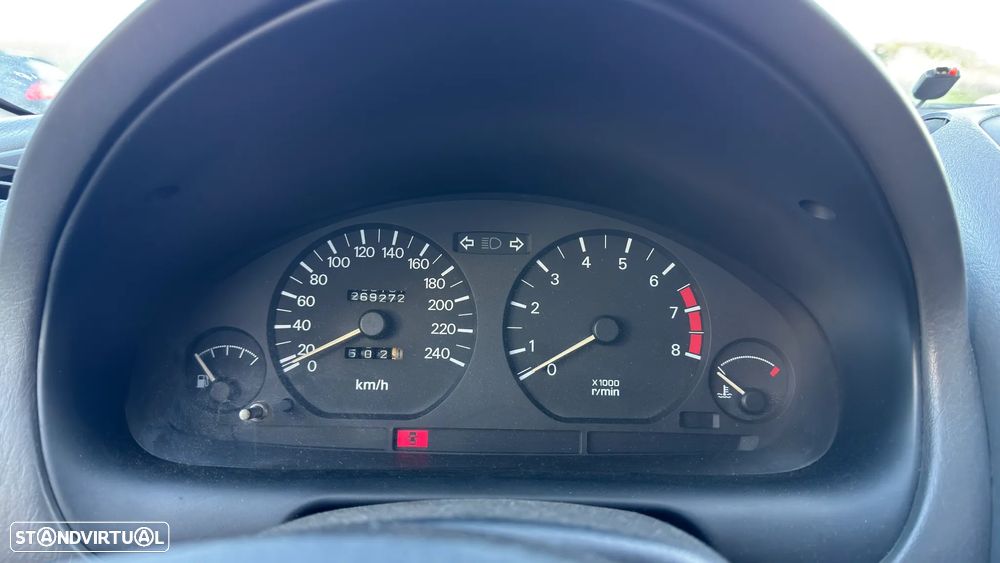 Mitsubishi Carisma Hatchback 1.6 GLX - 10