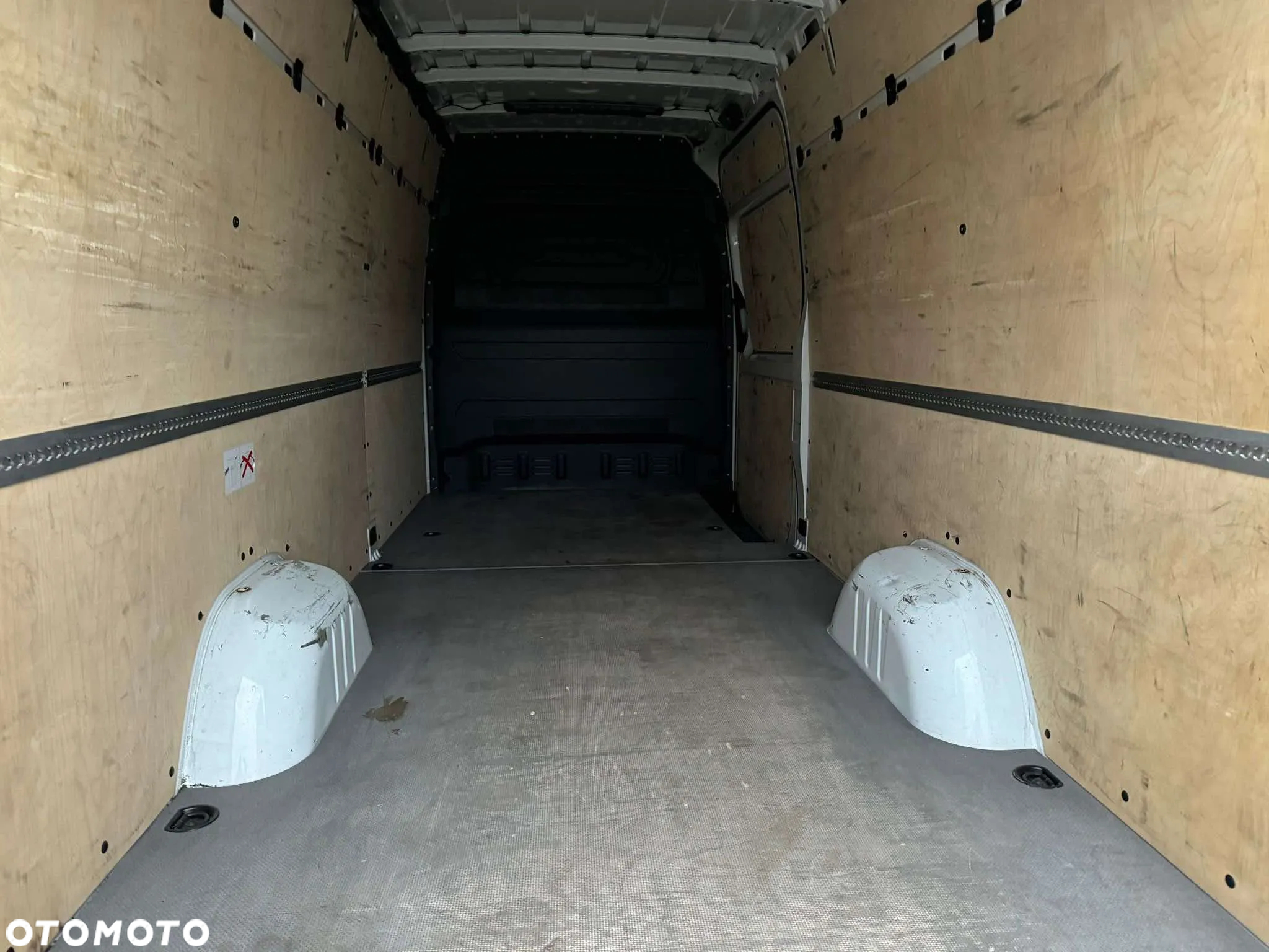 Mercedes-Benz Sprinter - 12