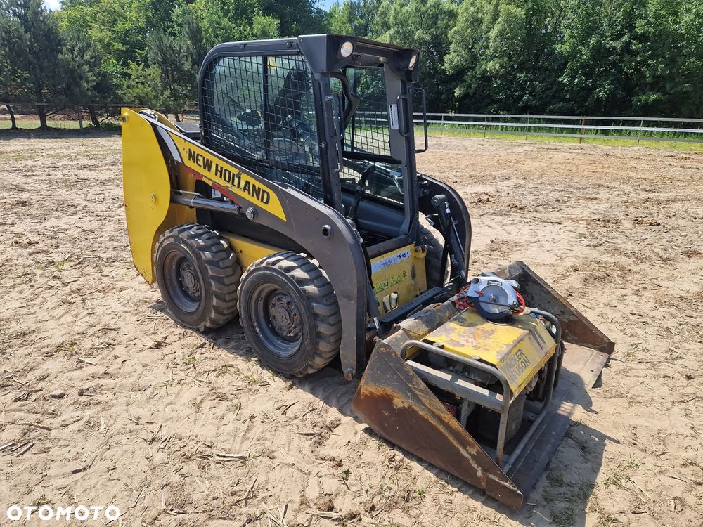 New Holland L216 - 1