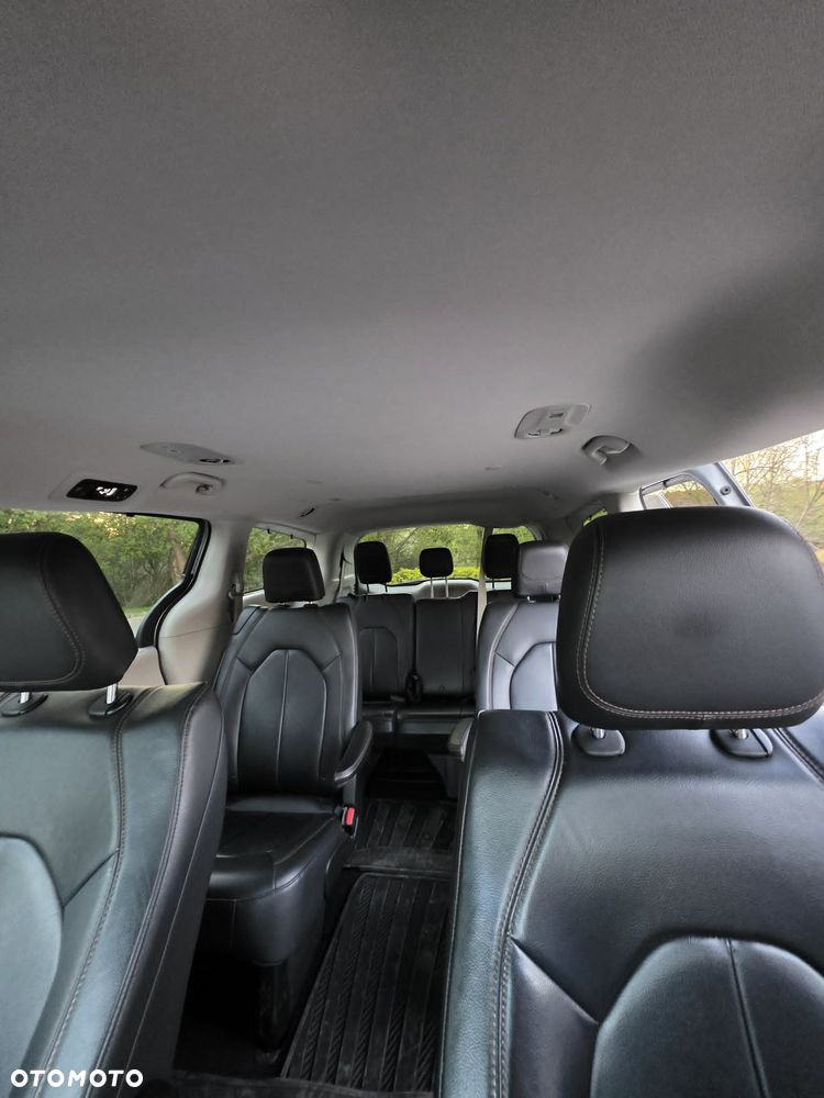 Chrysler Pacifica - 8
