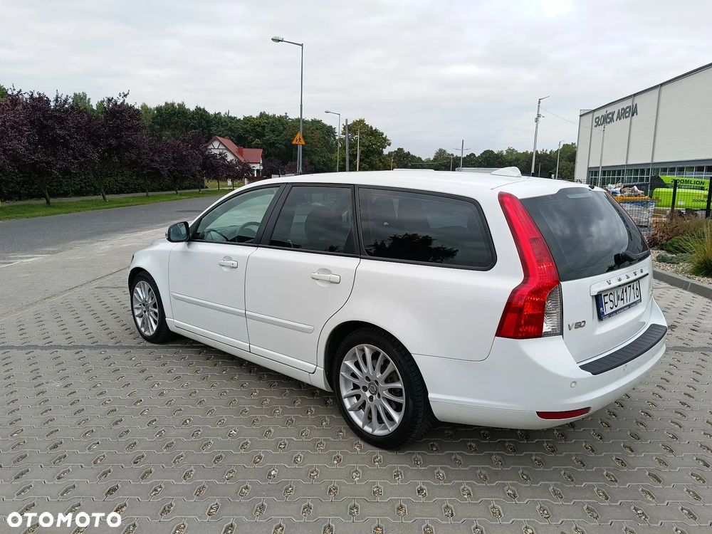 Volvo V50 D2 R-Design - 3