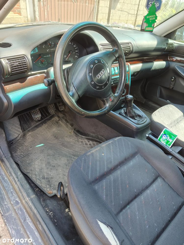 Audi A4 Limousine 1.8 - 7