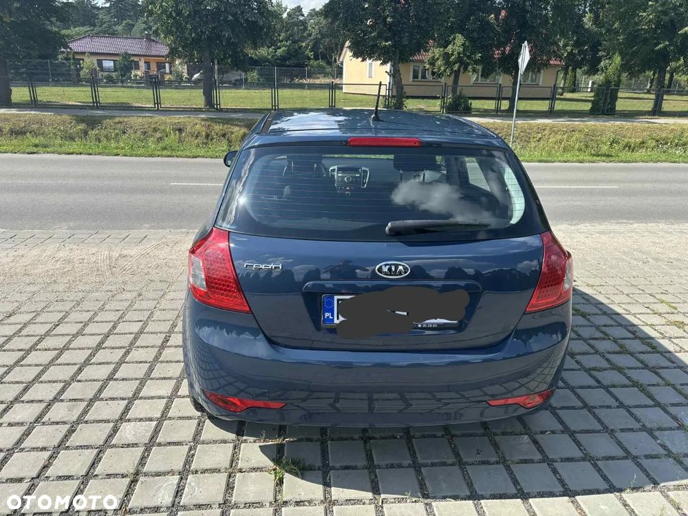 Kia Ceed - 11