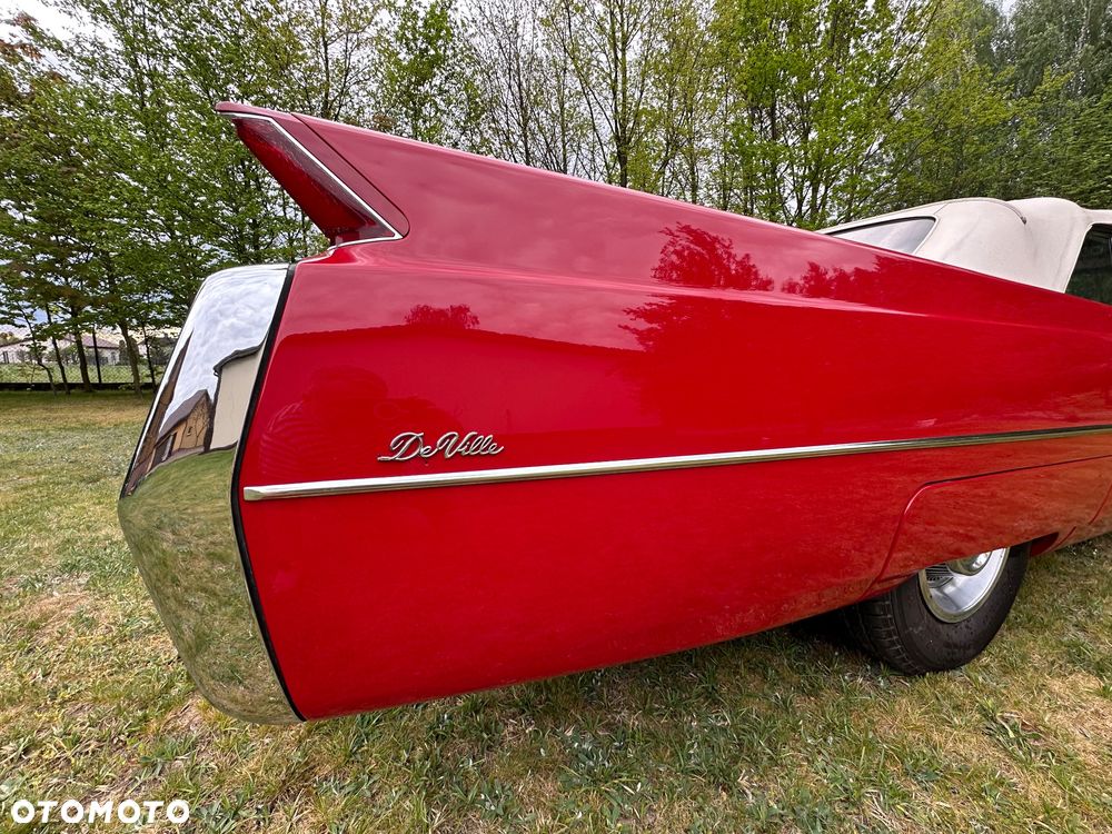 Cadillac Deville - 26