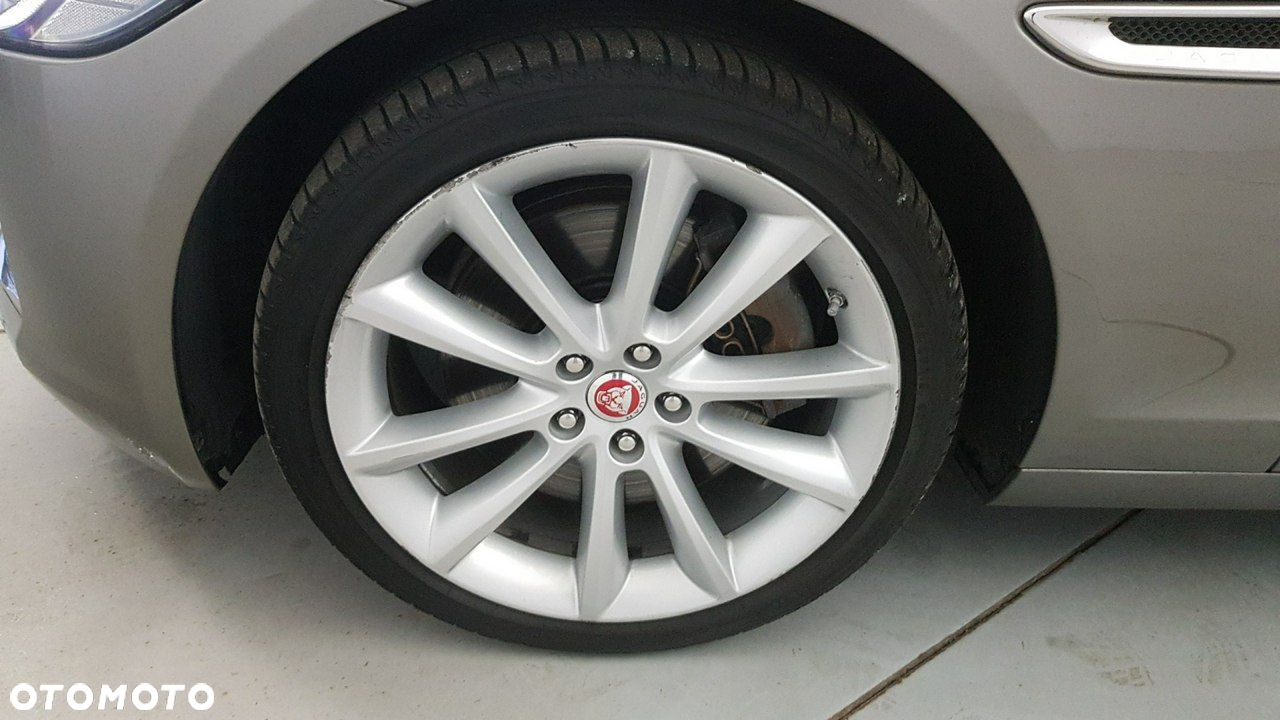 Jaguar XF - 13