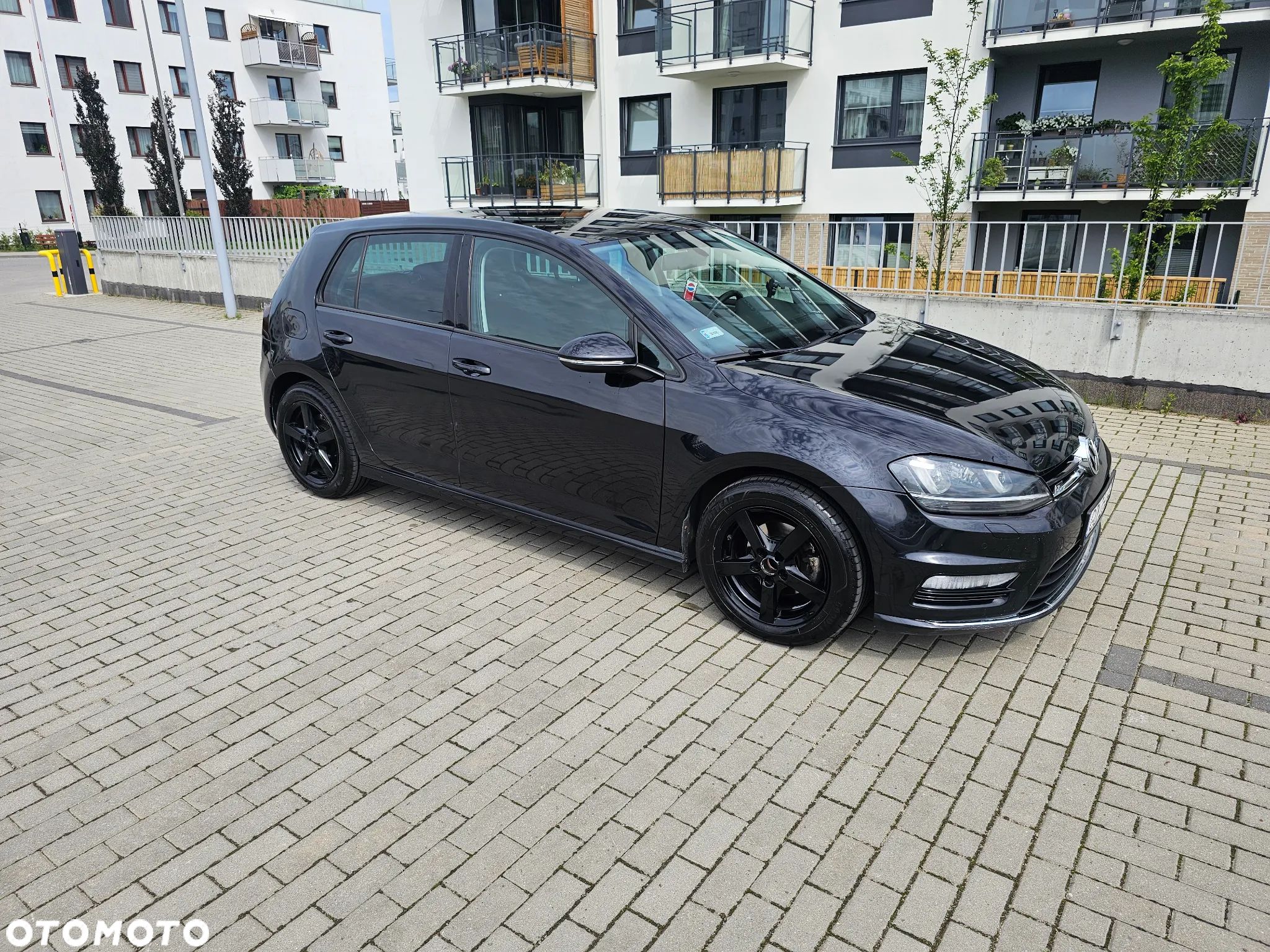 Volkswagen Golf - 1