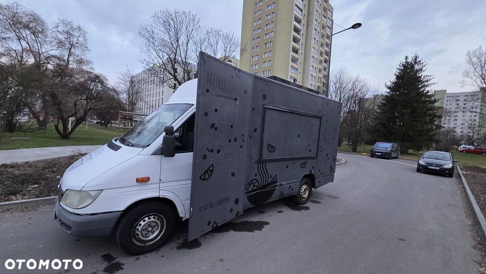 Mercedes-Benz Sprinter - 14