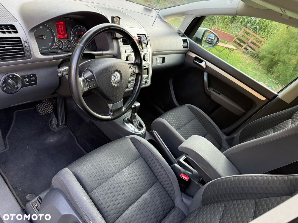 Volkswagen Touran 1.9 TDI DPF Trendline DSG - 4