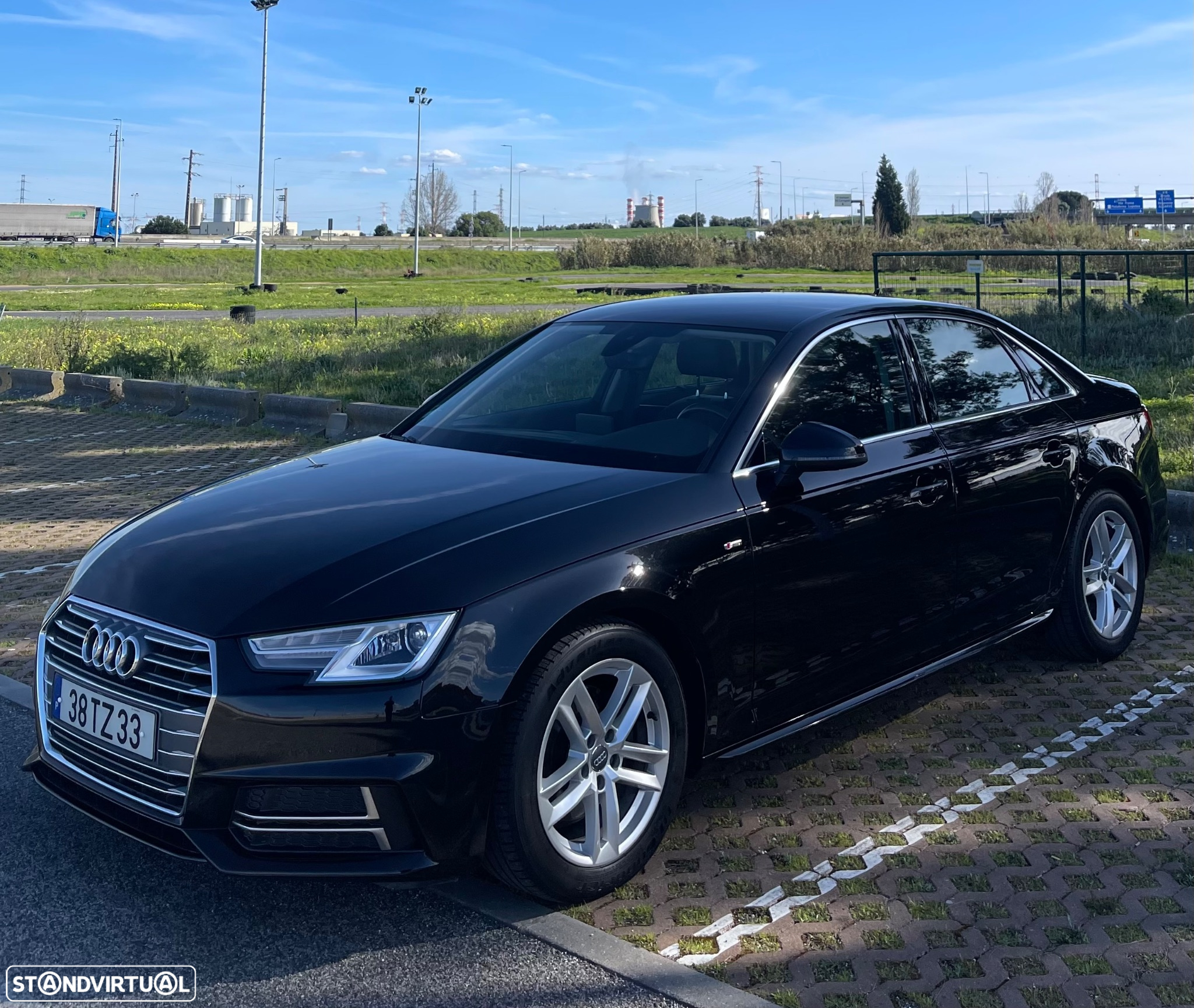 Audi A4 2.0 TDI S-line - 2