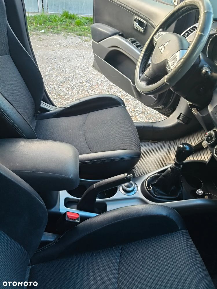 Mitsubishi Outlander - 29