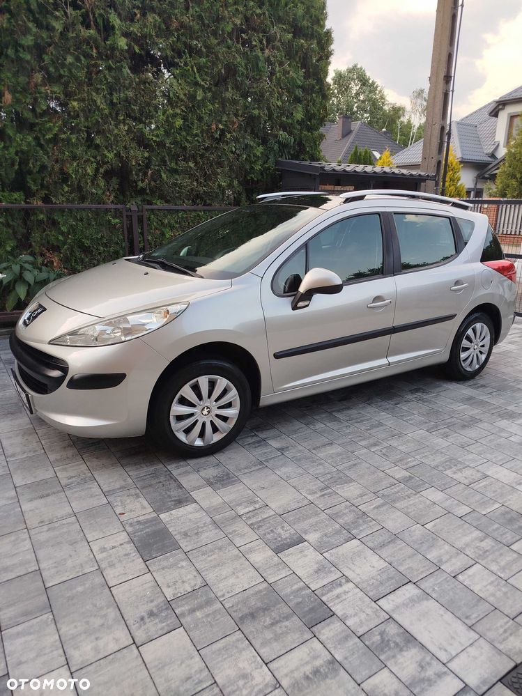 Peugeot 207 - 1