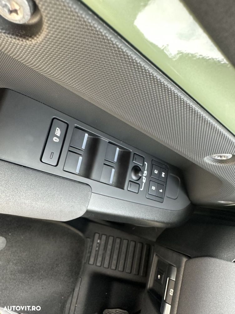 Land Rover Defender - 17