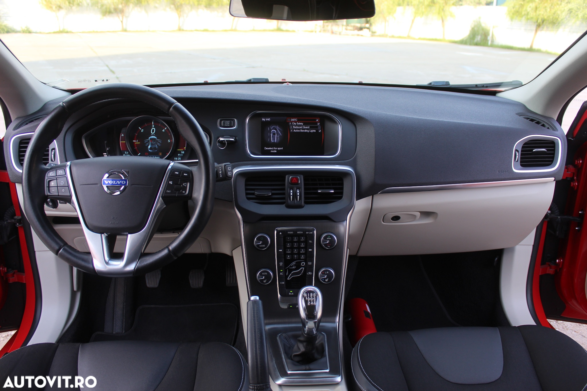 Volvo V40 D2 Momentum - 24