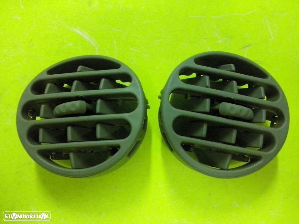 Par de grelhas do tablier Renault Kangoo (novas) - 1