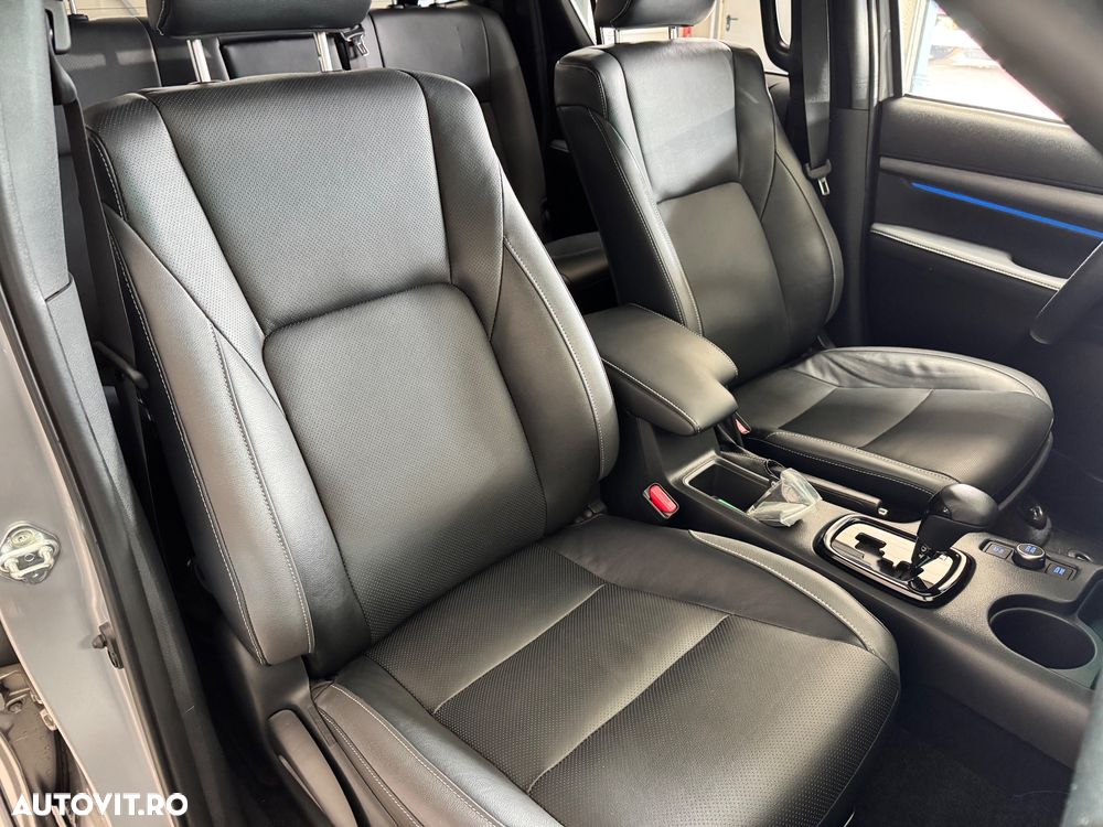 Toyota Hilux 2.8D 204CP 4x4 Double Cab AT MHEV Invincible - 16