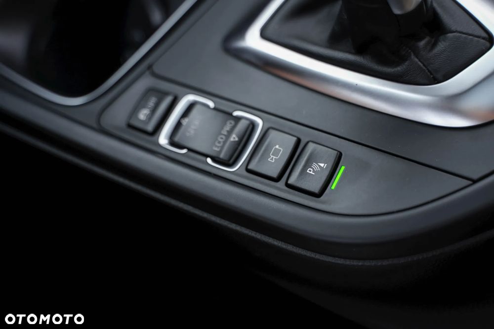 BMW Seria 3 335i Sport-Aut Sport Line - 32