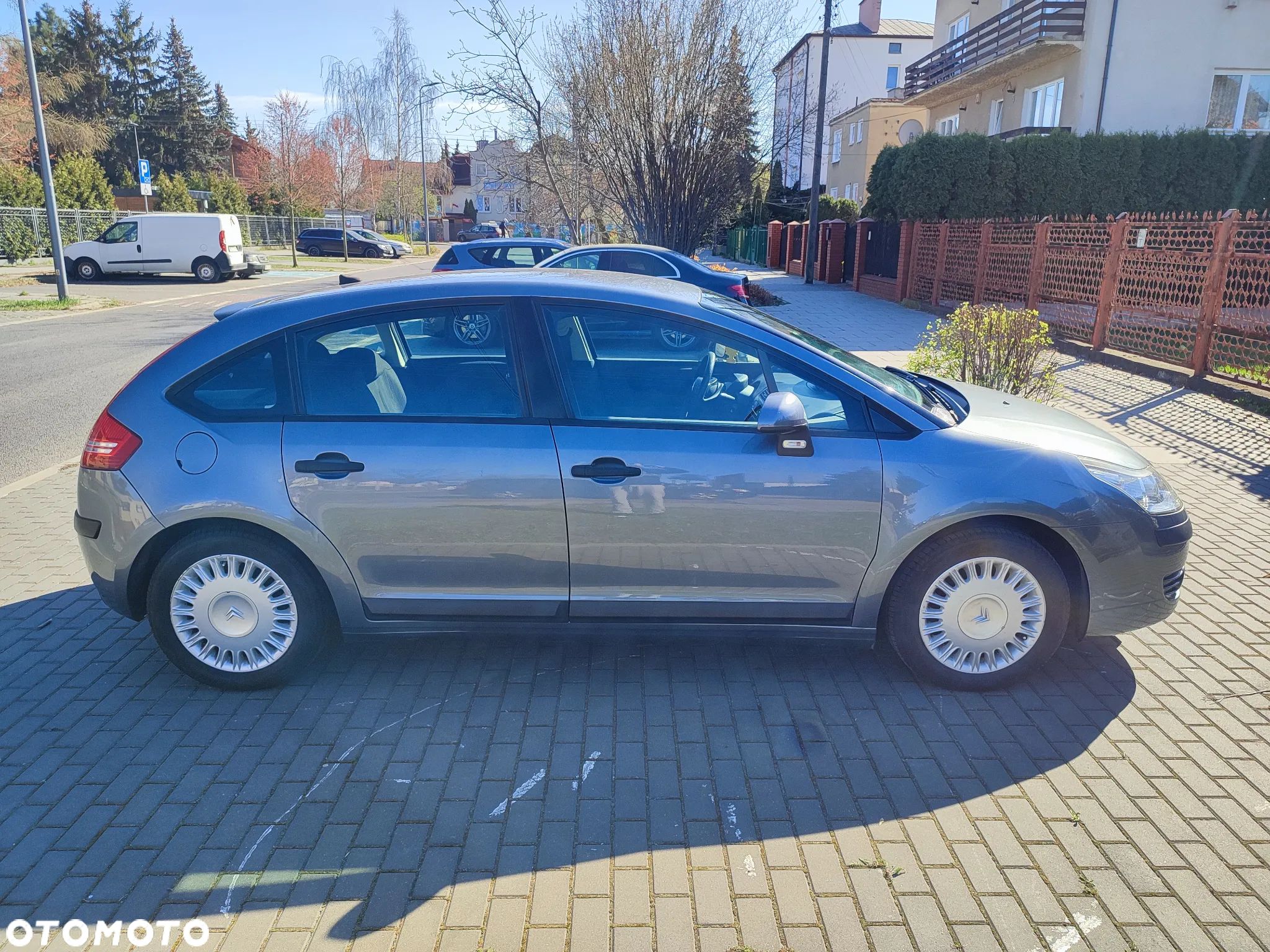 Citroën C4 1.4 16V Advance - 1