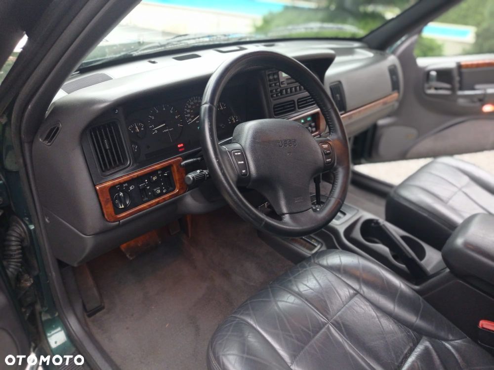 Jeep Grand Cherokee - 19