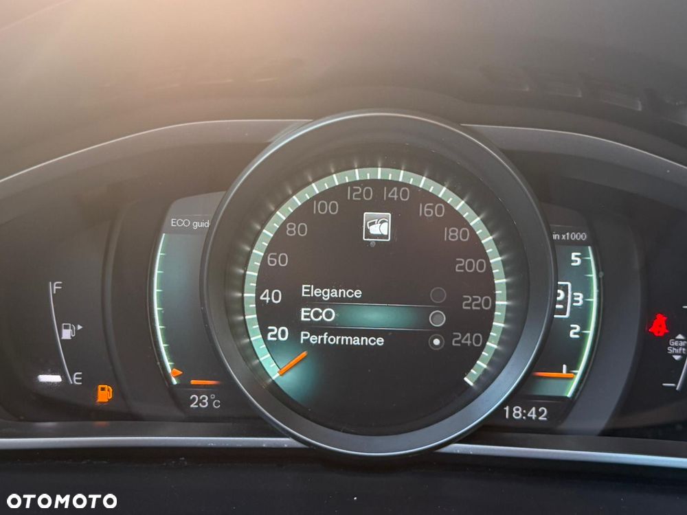 Volvo V40 D2 Drive-E Momentum - 36