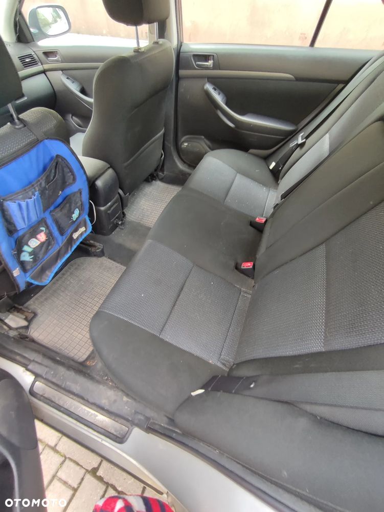 Toyota Avensis 1.8 VVT-i Sol - 19