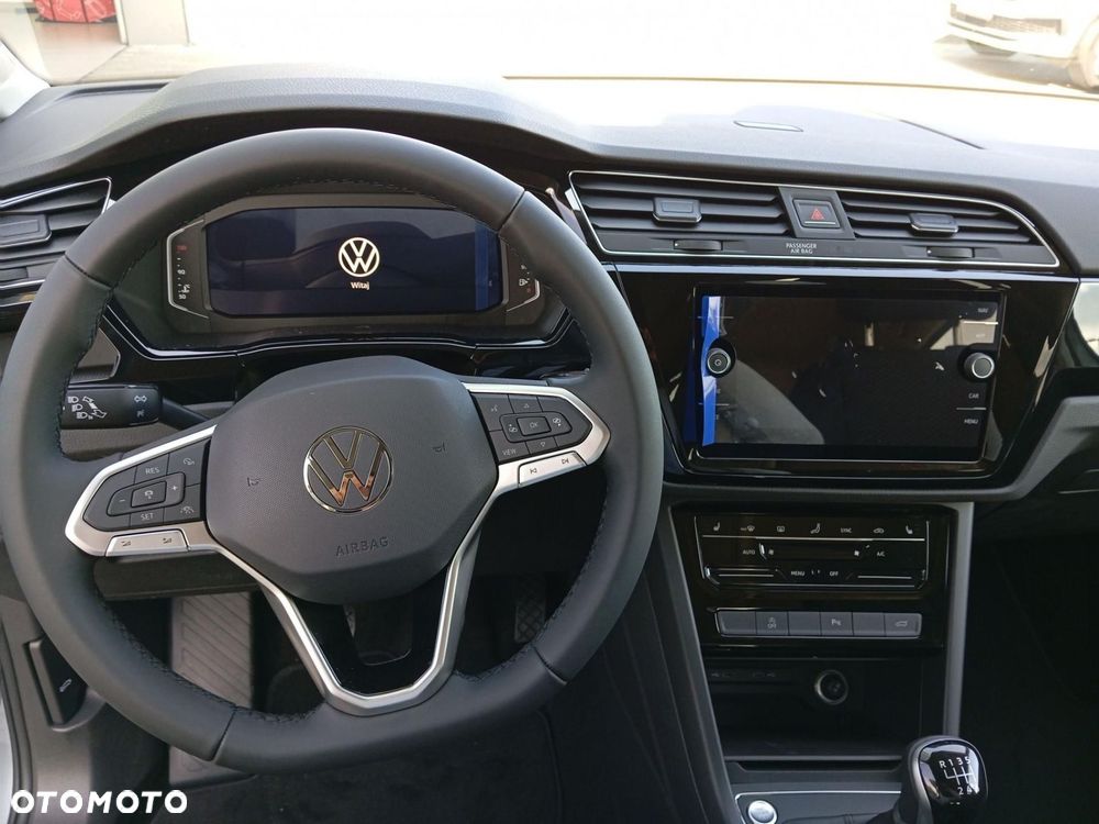 Volkswagen Touran - 11