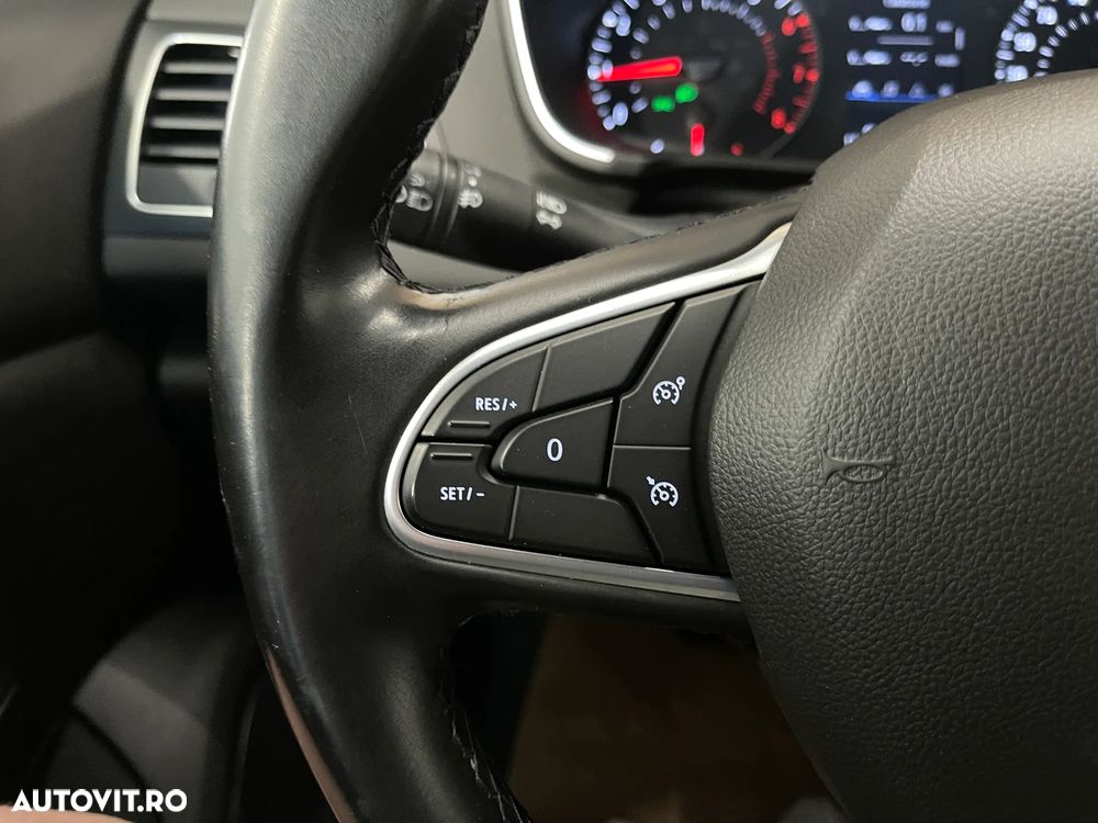 Renault Megane TCe Zen - 17