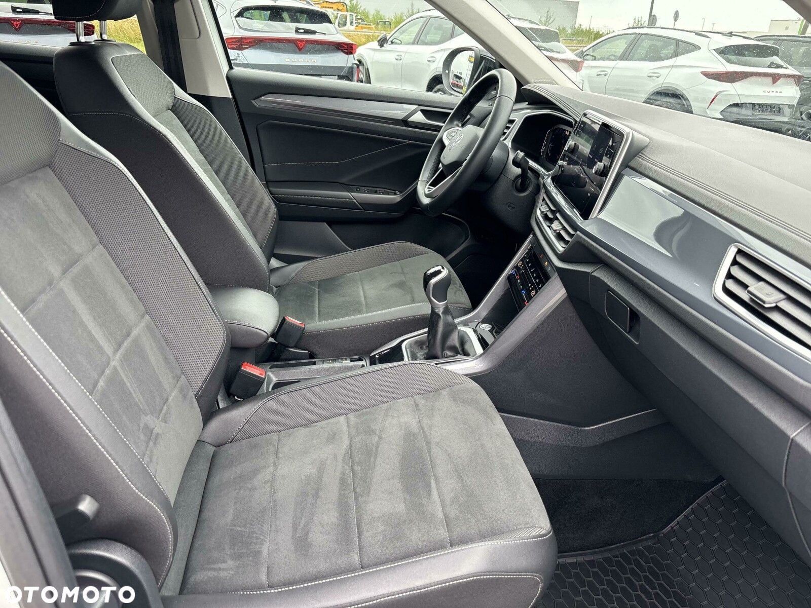 Volkswagen T-Roc - 14