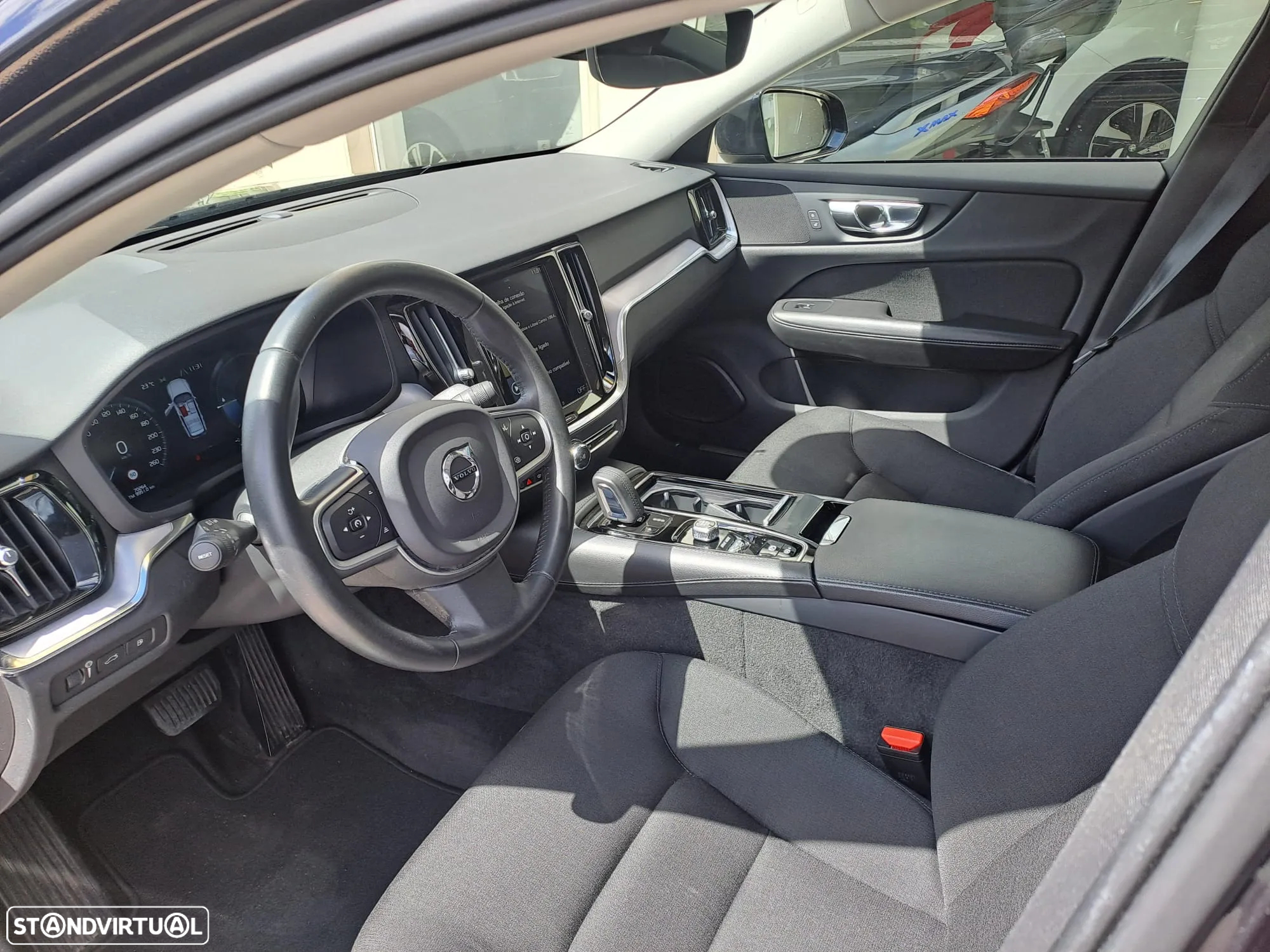 Volvo V60 2.0 T8 AWD TE Momentum - 25