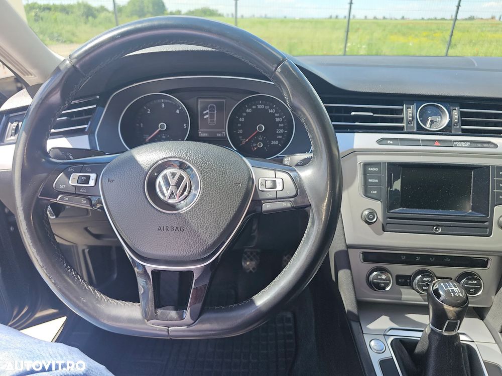 Volkswagen Passat 2.0 TDI Comfortline - 9