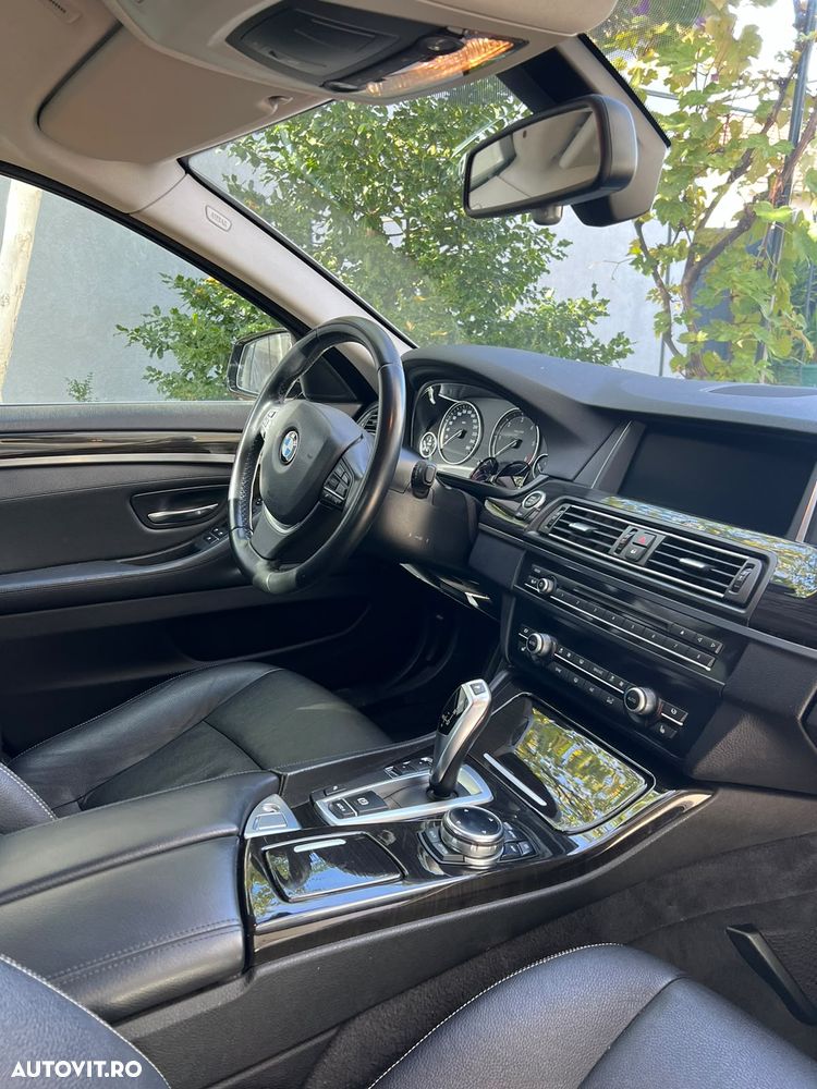 BMW Seria 5 520d Aut. Luxury Line - 12