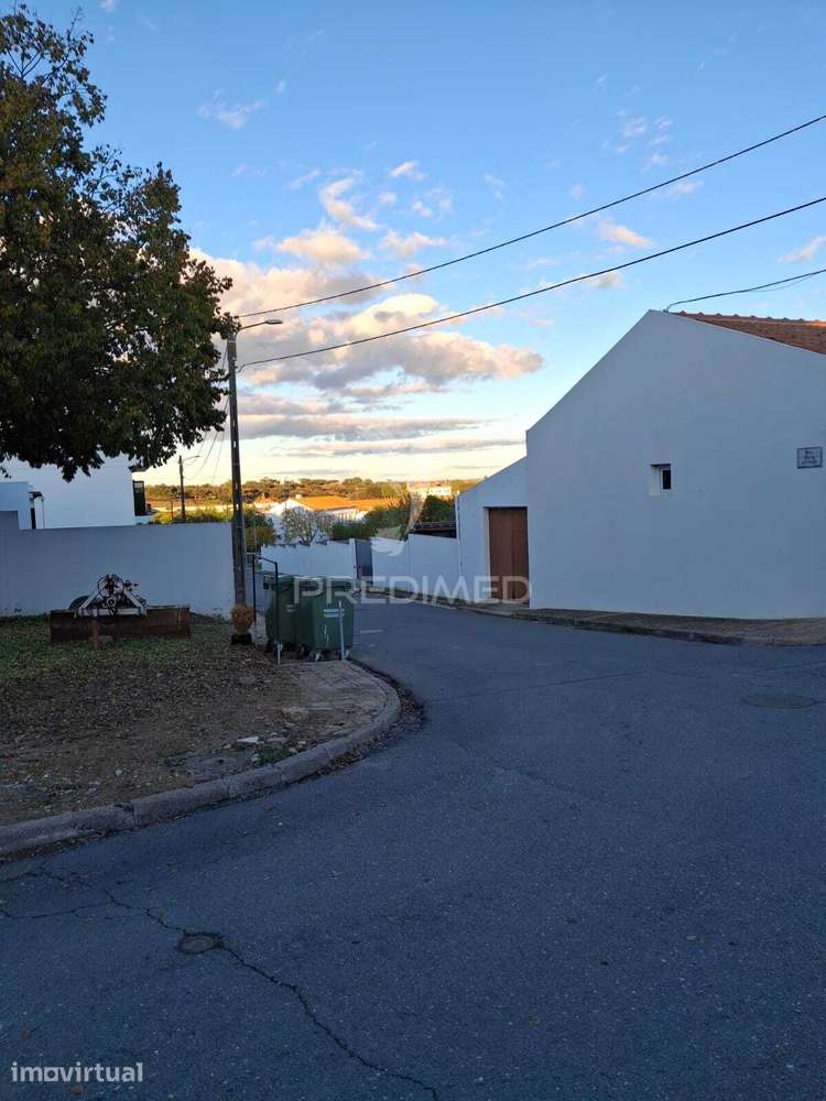 Armazém em terreno de 1024m2 a 10 minutos de Beja - Grande imagem: 2/16