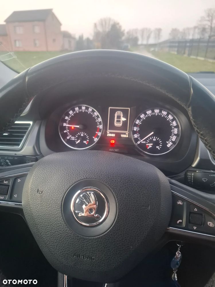 Skoda RAPID 1.6 TDI DPF Ambition - 6