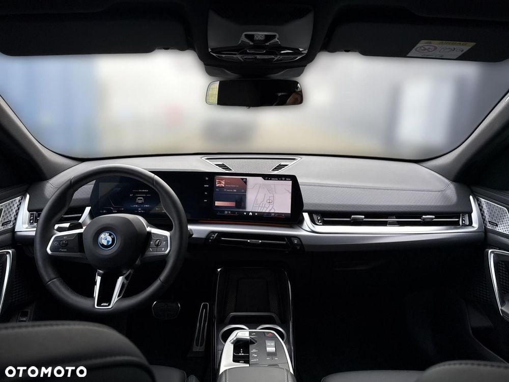 BMW iX2 xDrive30 66.5kWh M Sport - 5