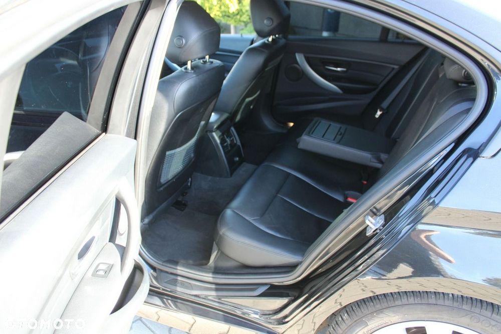 BMW Seria 3 320d Sport-Aut Blue Performance Sport Line - 23