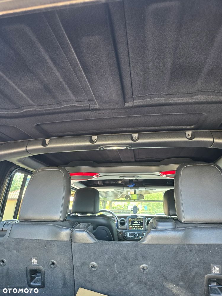 Jeep Wrangler - 24
